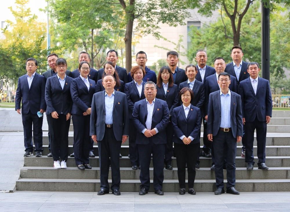 多元團隊凝合力，同舟共濟揚帆起